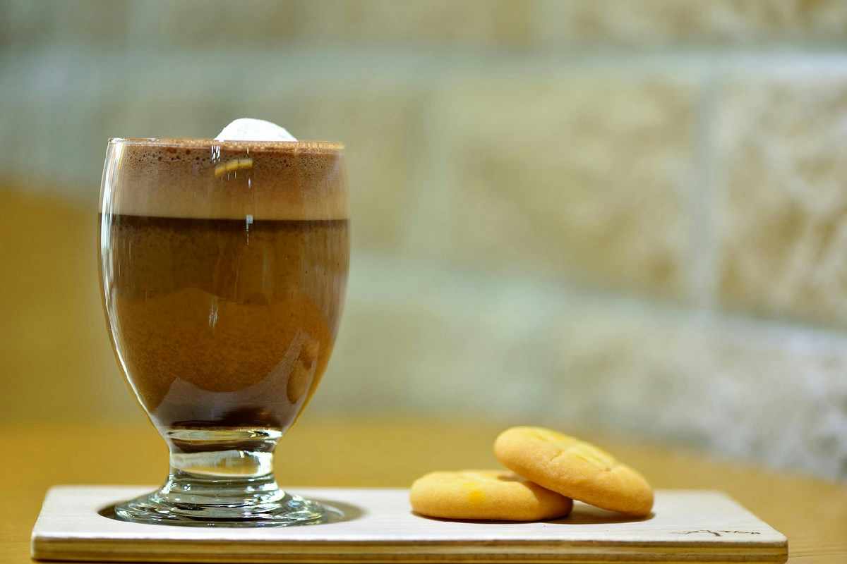 Chi prepara la cioccolata calda a casa spesso commette errori: ecco come si rovina il sapore in pochi minuti