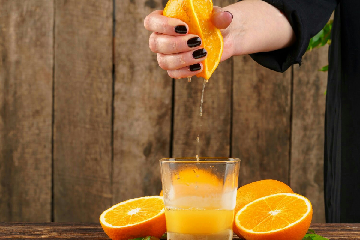 Colazione con spremuta d’arancia: benefici autentici e abbinamenti per un risveglio sano e gustoso