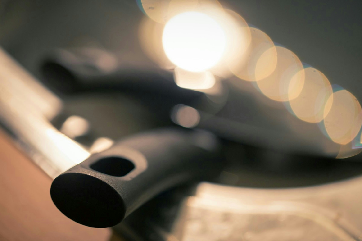 Eliminare l’odore di pesce dalla cucina con il metodo semplice del sale grosso