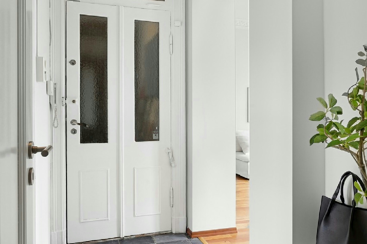 Ingresso esposto: porte pivot resistenti al vento per comfort e massima tenuta all’aria