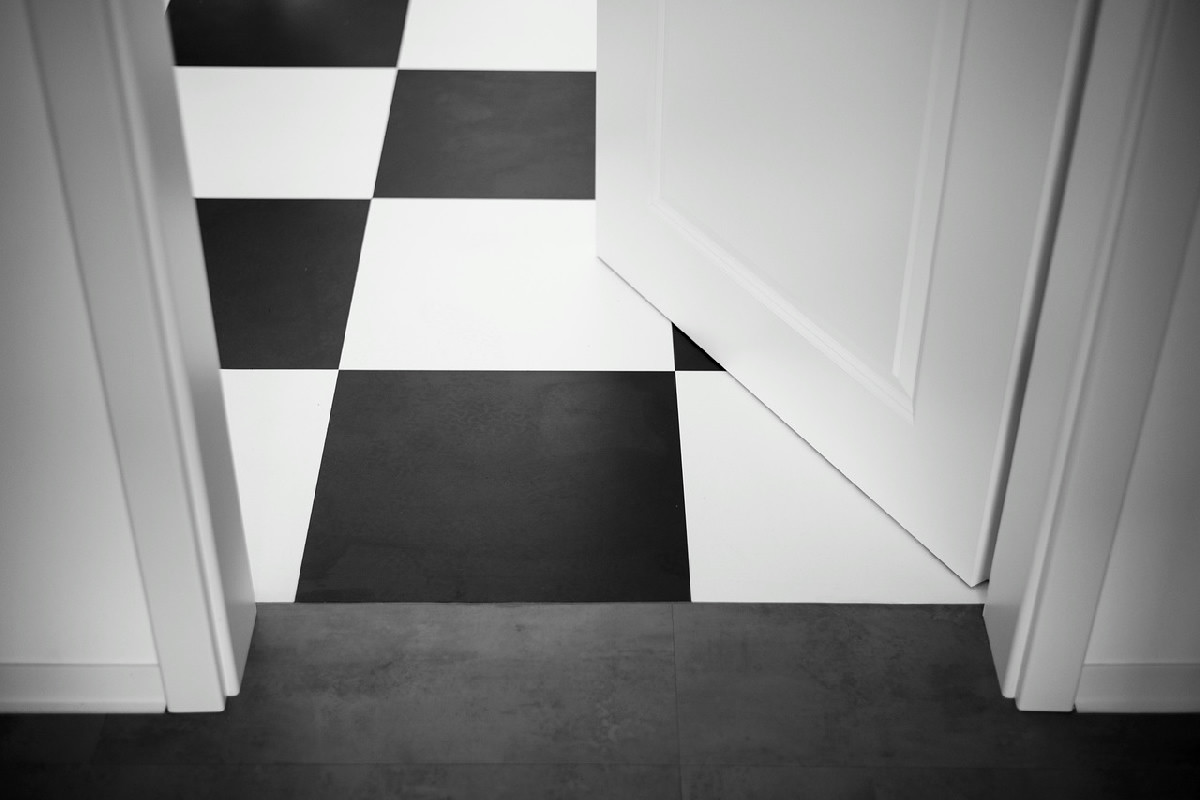 Ingresso esposto: porte pivot resistenti al vento per comfort e massima tenuta all’aria