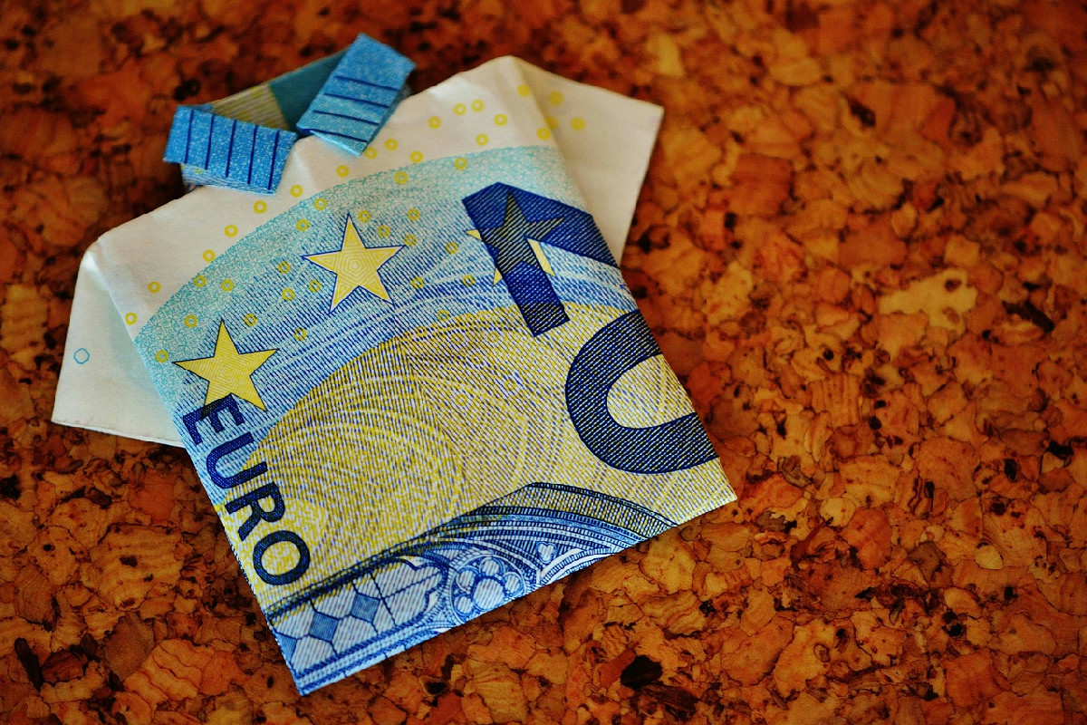 Perché alcune banconote da 20 euro hanno un simbolo che modifica il loro valore ufficiale