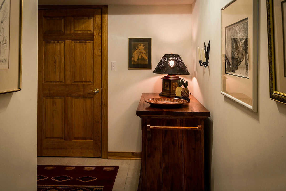 Strategie per rendere i corridoi stretti ambienti caldi e pratici ideali per l'inverno